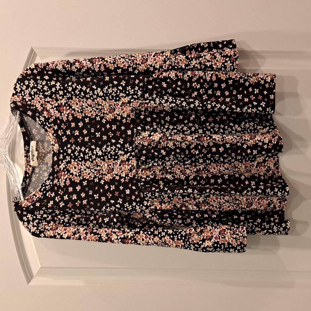 🌼Haptics ditsy floral top🌼